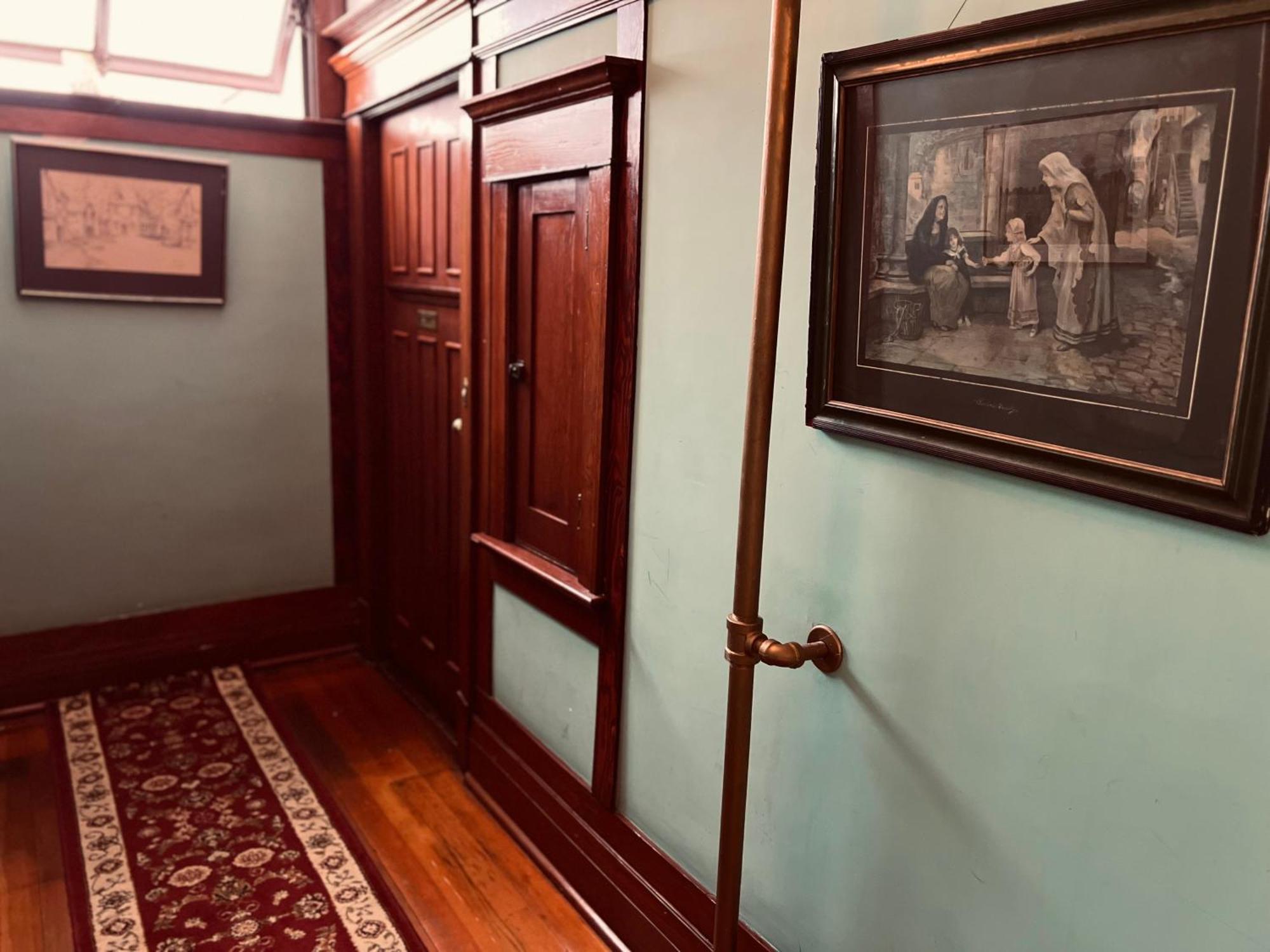 Arundel Mansions Hotel Нью-Вестминстер Экстерьер фото