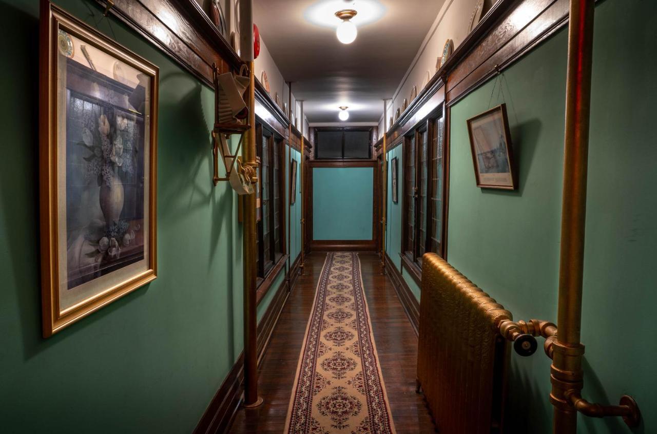 Arundel Mansions Hotel Нью-Вестминстер Экстерьер фото
